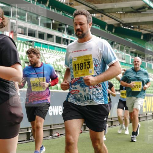13.09.2026 - 21. swb-Marathon Bremen Michael Burmester http://msf.ph/oto/10474694 13.09.2026 10:38:25 Laufen im Stadion 10090, 10091, 10139, 10150, 10168, 10186, 10188, 10190, 10204, 10205, 10238, 10259, 10260, 10273, 10274, 10283, 10305, 10315, 10323, 10327, 10360, 10363, 10364, 10370, 10375, 10376, 10378, 10404, 10432, 10444, 10457, 10465, 10469, 10488, 10505, 10516, 10526, 10595, 10598, 10630, 10645, 10654, 10661, 10663, 10664, 10674, 10681, 10682, 10686, 10695, 10697, 10802, 10823 meine-sportfotos.de