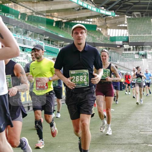 13.09.2026 - 21. swb-Marathon Bremen Michael Burmester http://msf.ph/oto/10474741 13.09.2026 13:16:08 Laufen im Stadion 134, 143, 153, 231, 263, 266, 267, 271, 300, 414, 598, 612, 653, 990, 1047, 1185, 1312, 1465, 1539, 1825, 1874, 1987, 2013, 2218, 2235, 2259, 2351, 2359, 2363, 2381, 2385, 2386, 2466, 2468, 2484, 2494, 2562, 2579, 2664, 2667, 2678, 2690, 2691, 2698, 2737, 2760, 2778, 2783, 2797, 2799, 2821, 2846, 2859, 2861, 2865, 2874, 2958, 2974, 2996, 3001, 3075, 3133, 3157, 3165, 3185, 3213, 3237, 3265, 3331, 3355, 3366, 3382, 3387, 3486, 3501, 3512, 3670, 3680, 3829, 4034, 4306, 703 meine-sportfotos.de