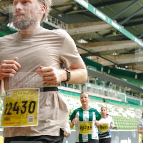 13.09.2026 - 21. swb-Marathon Bremen Michael Burmester http://msf.ph/oto/10474984 13.09.2026 10:38:32 Laufen im Stadion 10090, 10091, 10135, 10139, 10150, 10168, 10188, 10190, 10204, 10205, 10238, 10259, 10260, 10273, 10274, 10283, 10305, 10315, 10323, 10360, 10363, 10364, 10370, 10375, 10376, 10378, 10404, 10432, 10444, 10457, 10465, 10469, 10488, 10505, 10510, 10511, 10516, 10526, 10595, 10598, 10609, 10630, 10645, 10654, 10661, 10662, 10663, 10664, 10674, 10681, 10682, 10686, 10695, 10697, 10802, 10823 meine-sportfotos.de