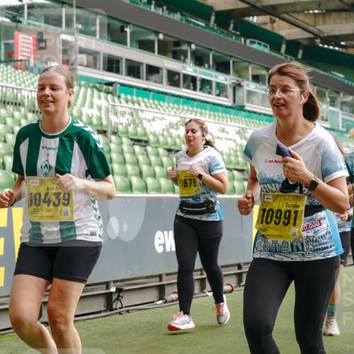 13.09.2026 - 21. swb-Marathon Bremen Michael Burmester http://msf.ph/oto/10475014 13.09.2026 10:38:33 Laufen im Stadion 10090, 10091, 10135, 10139, 10150, 10168, 10188, 10190, 10204, 10205, 10238, 10259, 10260, 10273, 10274, 10283, 10305, 10315, 10323, 10360, 10363, 10364, 10370, 10375, 10376, 10378, 10404, 10432, 10444, 10457, 10465, 10469, 10488, 10505, 10510, 10511, 10516, 10526, 10595, 10598, 10609, 10630, 10645, 10654, 10661, 10662, 10663, 10664, 10674, 10681, 10682, 10686, 10695, 10697, 10802, 10823 meine-sportfotos.de