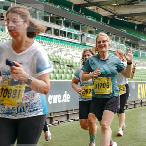 13.09.2026 - 21. swb-Marathon Bremen Michael Burmester http://msf.ph/oto/10475033 13.09.2026 10:38:34 Laufen im Stadion 10090, 10091, 10135, 10139, 10150, 10168, 10188, 10190, 10204, 10205, 10229, 10238, 10259, 10260, 10273, 10274, 10283, 10305, 10315, 10323, 10360, 10363, 10364, 10370, 10375, 10376, 10378, 10404, 10432, 10444, 10457, 10465, 10469, 10488, 10505, 10510, 10511, 10516, 10526, 10595, 10598, 10609, 10619, 10630, 10645, 10654, 10661, 10662, 10663, 10664, 10674, 10681, 10682, 10686, 10695, 10697, 10802, 10823 meine-sportfotos.de