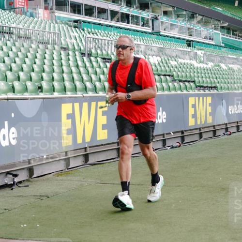 13.09.2026 - 21. swb-Marathon Bremen Michael Burmester http://msf.ph/oto/10475060 13.09.2026 13:16:19 Laufen im Stadion 134, 143, 153, 231, 263, 266, 267, 271, 300, 449, 598, 612, 653, 990, 1047, 1057, 1185, 1312, 1465, 1539, 1813, 1825, 1874, 1987, 2013, 2218, 2235, 2259, 2351, 2359, 2363, 2381, 2385, 2386, 2466, 2468, 2484, 2550, 2562, 2579, 2664, 2667, 2678, 2690, 2691, 2698, 2760, 2778, 2783, 2797, 2799, 2821, 2846, 2859, 2874, 2958, 2974, 2996, 3001, 3075, 3133, 3157, 3165, 3185, 3213, 3237, 3265, 3331, 3355, 3366, 3382, 3387, 3479, 3486, 3501, 3506, 3512, 3670, 3829, 4306 meine-sportfotos.de