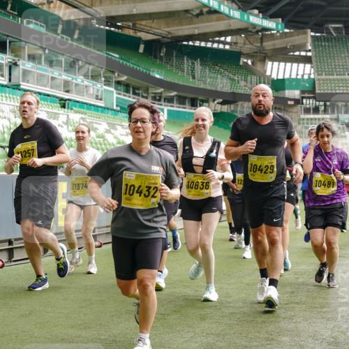 13.09.2026 - 21. swb-Marathon Bremen Michael Burmester http://msf.ph/oto/10475157 13.09.2026 10:38:39 Laufen im Stadion 10090, 10091, 10135, 10138, 10139, 10150, 10168, 10188, 10190, 10204, 10205, 10217, 10229, 10238, 10259, 10260, 10273, 10274, 10283, 10305, 10314, 10315, 10323, 10360, 10363, 10364, 10370, 10375, 10376, 10378, 10404, 10432, 10444, 10457, 10465, 10469, 10488, 10505, 10510, 10511, 10516, 10526, 10595, 10598, 10609, 10619, 10630, 10645, 10654, 10661, 10662, 10664, 10674, 10681, 10682, 10686, 10695, 10697, 10802, 10823 meine-sportfotos.de