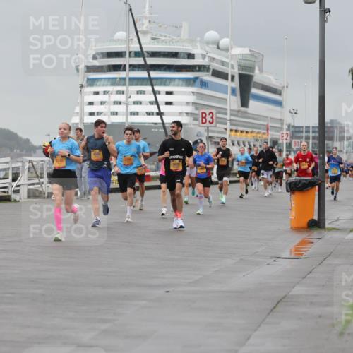 13.09.2026 - Kiel Lauf Andreas Tolksdorf http://msf.ph/oto/10475226 13.09.2026 11:47:32 Kiellinie 8233, 4590, 3673, 31, 2, 1 meine-sportfotos.de