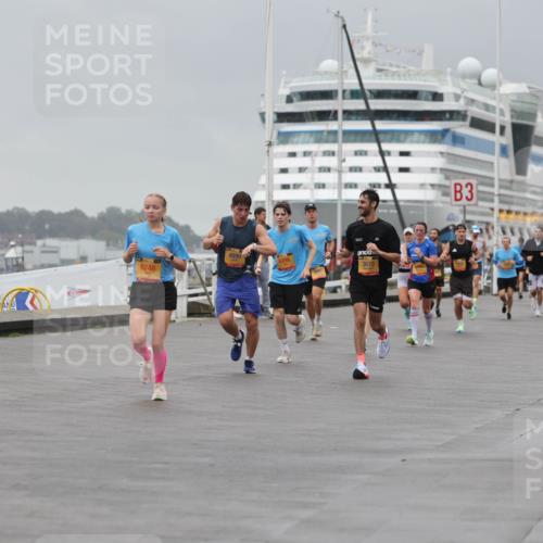 13.09.2026 - Kiel Lauf Andreas Tolksdorf http://msf.ph/oto/10475238 13.09.2026 11:47:33 Kiellinie 4, 823, 4590, 6296, 3673, 6746, 3 meine-sportfotos.de