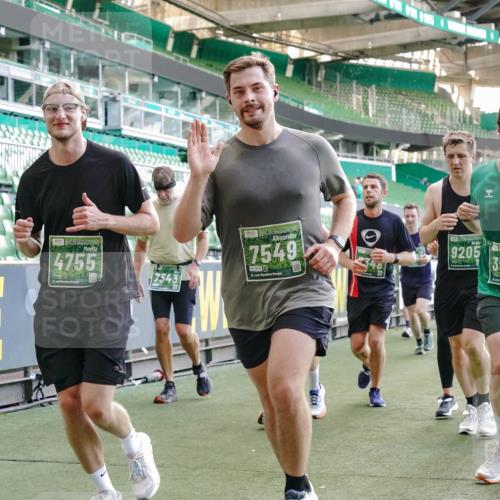 13.09.2026 - 21. swb-Marathon Bremen Michael Burmester http://msf.ph/oto/10475321 13.09.2026 13:16:28 Laufen im Stadion 134, 143, 153, 231, 263, 266, 267, 271, 449, 598, 612, 653, 990, 1057, 1185, 1312, 1465, 1539, 1813, 1825, 1874, 1987, 2013, 2067, 2218, 2235, 2259, 2351, 2359, 2363, 2381, 2385, 2386, 2466, 2468, 2484, 2532, 2550, 2562, 2579, 2586, 2664, 2667, 2678, 2698, 2760, 2778, 2783, 2797, 2799, 2821, 2846, 2859, 2874, 2958, 2974, 2996, 3001, 3075, 3104, 3133, 3157, 3165, 3185, 3195, 3213, 3237, 3265, 3331, 3366, 3382, 3387, 3479, 3486, 3501, 3506, 3512, 3670, 3829 meine-sportfotos.de