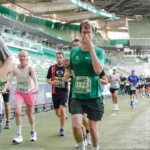 13.09.2026 - 21. swb-Marathon Bremen Michael Burmester http://msf.ph/oto/10475334 13.09.2026 13:16:29 Laufen im Stadion 134, 143, 153, 231, 263, 266, 267, 271, 449, 588, 598, 612, 653, 990, 1057, 1185, 1312, 1465, 1539, 1813, 1825, 1874, 1987, 2013, 2067, 2218, 2235, 2259, 2351, 2359, 2363, 2381, 2385, 2386, 2466, 2468, 2484, 2532, 2550, 2562, 2579, 2586, 2664, 2667, 2678, 2698, 2760, 2778, 2783, 2797, 2799, 2821, 2846, 2859, 2874, 2958, 2974, 2996, 3001, 3075, 3104, 3133, 3157, 3165, 3185, 3195, 3213, 3237, 3265, 3331, 3366, 3382, 3387, 3479, 3486, 3501, 3506, 3512, 3670, 3829 meine-sportfotos.de