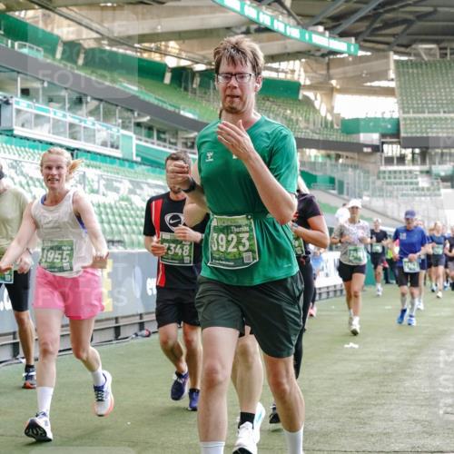 13.09.2026 - 21. swb-Marathon Bremen Michael Burmester http://msf.ph/oto/10475345 13.09.2026 13:16:29 Laufen im Stadion 134, 143, 153, 231, 263, 266, 267, 271, 449, 588, 598, 612, 653, 990, 1057, 1185, 1312, 1465, 1539, 1813, 1825, 1874, 1987, 2013, 2067, 2218, 2235, 2259, 2351, 2359, 2363, 2381, 2385, 2386, 2466, 2468, 2484, 2532, 2550, 2562, 2579, 2586, 2664, 2667, 2678, 2698, 2760, 2778, 2783, 2797, 2799, 2821, 2846, 2859, 2874, 2958, 2974, 2996, 3001, 3075, 3104, 3133, 3157, 3165, 3185, 3195, 3213, 3237, 3265, 3331, 3366, 3382, 3387, 3479, 3486, 3501, 3506, 3512, 3670, 3829 meine-sportfotos.de
