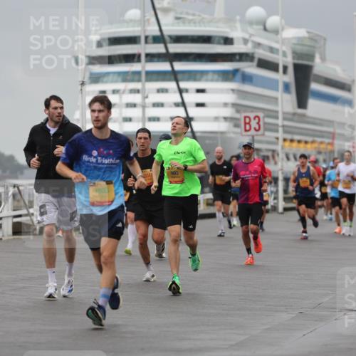 13.09.2026 - Kiel Lauf Andreas Tolksdorf http://msf.ph/oto/10475425 13.09.2026 11:47:45 Kiellinie 8501, 7803, 0341, 993, 3 meine-sportfotos.de