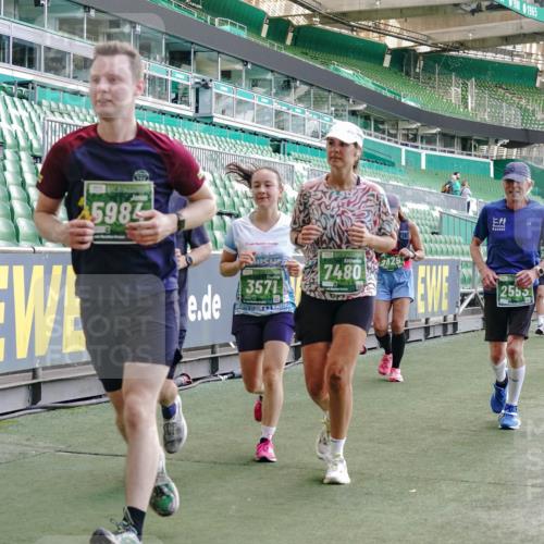 13.09.2026 - 21. swb-Marathon Bremen Michael Burmester http://msf.ph/oto/10475461 13.09.2026 13:16:34 Laufen im Stadion 134, 143, 153, 231, 263, 267, 271, 449, 588, 598, 612, 653, 990, 1057, 1185, 1312, 1465, 1539, 1813, 1825, 1874, 1987, 2013, 2067, 2218, 2235, 2259, 2351, 2359, 2363, 2381, 2385, 2386, 2468, 2532, 2550, 2562, 2579, 2586, 2655, 2664, 2667, 2678, 2698, 2760, 2778, 2783, 2797, 2799, 2821, 2846, 2859, 2874, 2958, 2974, 2996, 3001, 3075, 3104, 3133, 3157, 3165, 3185, 3195, 3213, 3237, 3265, 3314, 3331, 3366, 3382, 3387, 3479, 3486, 3501, 3506, 3512, 3829 meine-sportfotos.de