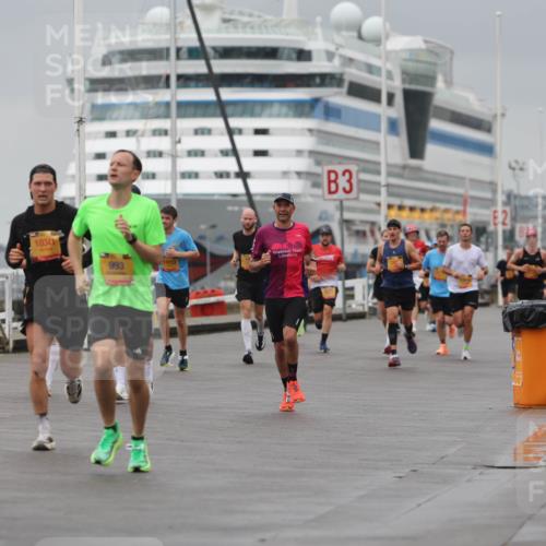 13.09.2026 - Kiel Lauf Andreas Tolksdorf http://msf.ph/oto/10475465 13.09.2026 11:47:46 Kiellinie 10341, 993, 11033, 3, 2 meine-sportfotos.de