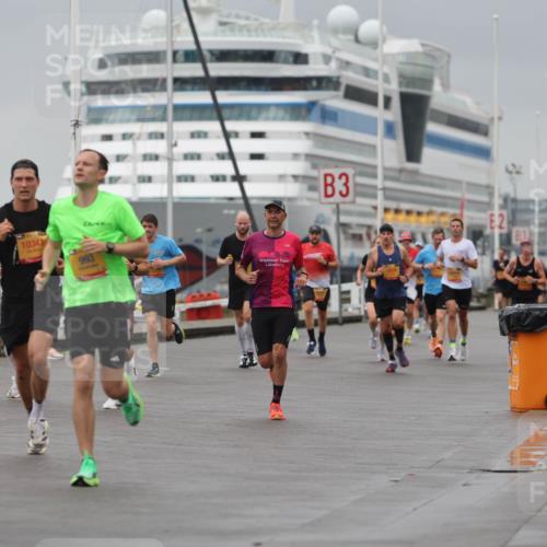 13.09.2026 - Kiel Lauf Andreas Tolksdorf http://msf.ph/oto/10475475 13.09.2026 11:47:46 Kiellinie 10341, 993, 3, 2 meine-sportfotos.de