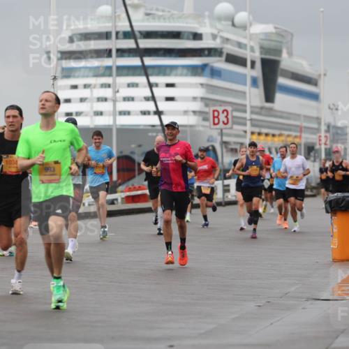 13.09.2026 - Kiel Lauf Andreas Tolksdorf http://msf.ph/oto/10475483 13.09.2026 11:47:46 Kiellinie 1034, 993, 3 meine-sportfotos.de