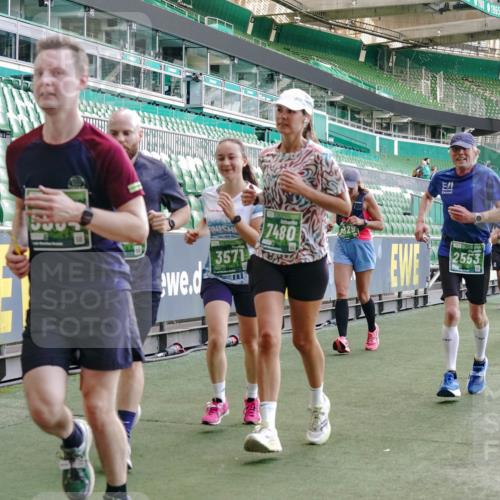 13.09.2026 - 21. swb-Marathon Bremen Michael Burmester http://msf.ph/oto/10475487 13.09.2026 13:16:34 Laufen im Stadion 134, 143, 153, 231, 263, 267, 271, 449, 588, 598, 612, 653, 990, 1057, 1185, 1312, 1465, 1539, 1813, 1825, 1874, 1987, 2013, 2067, 2218, 2235, 2259, 2351, 2359, 2363, 2381, 2385, 2386, 2468, 2532, 2550, 2562, 2579, 2586, 2655, 2664, 2667, 2678, 2698, 2760, 2778, 2783, 2797, 2799, 2821, 2846, 2859, 2874, 2958, 2974, 2996, 3001, 3075, 3104, 3133, 3157, 3165, 3185, 3195, 3213, 3237, 3265, 3314, 3331, 3366, 3382, 3387, 3479, 3486, 3501, 3506, 3512, 3829 meine-sportfotos.de