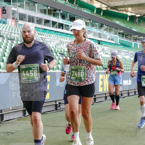 13.09.2026 - 21. swb-Marathon Bremen Michael Burmester http://msf.ph/oto/10475511 13.09.2026 13:16:34 Laufen im Stadion 134, 143, 153, 231, 263, 267, 271, 449, 588, 598, 612, 653, 990, 1057, 1185, 1312, 1465, 1539, 1813, 1825, 1874, 1987, 2013, 2067, 2218, 2235, 2259, 2351, 2359, 2363, 2381, 2385, 2386, 2468, 2532, 2550, 2562, 2579, 2586, 2655, 2664, 2667, 2678, 2698, 2760, 2778, 2783, 2797, 2799, 2821, 2846, 2859, 2874, 2958, 2974, 2996, 3001, 3075, 3104, 3133, 3157, 3165, 3185, 3195, 3213, 3237, 3265, 3314, 3331, 3366, 3382, 3387, 3479, 3486, 3501, 3506, 3512, 3829 meine-sportfotos.de