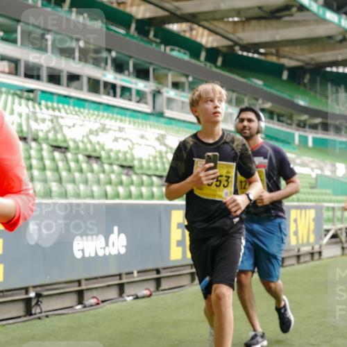 13.09.2026 - 21. swb-Marathon Bremen Michael Burmester http://msf.ph/oto/10475537 13.09.2026 10:38:51 Laufen im Stadion 10090, 10091, 10135, 10138, 10139, 10168, 10188, 10190, 10204, 10205, 10217, 10229, 10238, 10259, 10260, 10273, 10274, 10279, 10280, 10283, 10305, 10314, 10323, 10360, 10363, 10364, 10370, 10375, 10376, 10378, 10404, 10432, 10457, 10465, 10469, 10488, 10493, 10501, 10505, 10510, 10511, 10526, 10556, 10576, 10595, 10598, 10609, 10616, 10619, 10630, 10645, 10654, 10660, 10661, 10662, 10664, 10674, 10681, 10682, 10686, 10695, 10697, 10712, 10743, 10802, 10823 meine-sportfotos.de