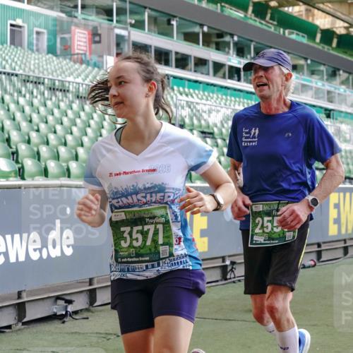 13.09.2026 - 21. swb-Marathon Bremen Michael Burmester http://msf.ph/oto/10475564 13.09.2026 13:16:36 Laufen im Stadion 134, 143, 153, 231, 263, 267, 271, 449, 588, 598, 612, 653, 990, 1057, 1185, 1312, 1465, 1539, 1813, 1825, 1874, 1987, 2013, 2067, 2096, 2218, 2235, 2259, 2351, 2359, 2363, 2381, 2385, 2386, 2389, 2468, 2532, 2550, 2562, 2579, 2586, 2655, 2664, 2667, 2678, 2698, 2760, 2778, 2783, 2797, 2799, 2821, 2846, 2859, 2874, 2958, 2974, 2996, 3001, 3075, 3104, 3133, 3157, 3165, 3185, 3195, 3213, 3237, 3265, 3314, 3331, 3366, 3382, 3387, 3479, 3486, 3501, 3506, 3512, 3829 meine-sportfotos.de