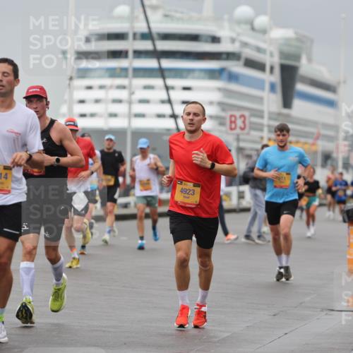13.09.2026 - Kiel Lauf Andreas Tolksdorf http://msf.ph/oto/10475628 13.09.2026 11:47:57 Kiellinie 10914, 4923, 3 meine-sportfotos.de