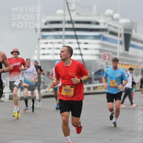13.09.2026 - Kiel Lauf Andreas Tolksdorf http://msf.ph/oto/10475649 13.09.2026 11:47:58 Kiellinie 0914, 38, 1429, 4923, 3 meine-sportfotos.de