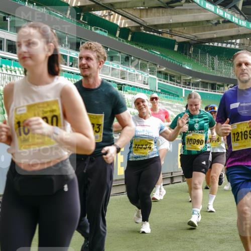 13.09.2026 - 21. swb-Marathon Bremen Michael Burmester http://msf.ph/oto/10475736 13.09.2026 10:38:59 Laufen im Stadion 10090, 10091, 10135, 10138, 10139, 10168, 10188, 10190, 10204, 10205, 10217, 10229, 10238, 10259, 10260, 10273, 10274, 10279, 10280, 10283, 10305, 10314, 10323, 10360, 10363, 10364, 10370, 10375, 10376, 10378, 10404, 10432, 10457, 10465, 10469, 10488, 10493, 10501, 10505, 10510, 10511, 10526, 10556, 10576, 10595, 10609, 10616, 10619, 10630, 10645, 10654, 10660, 10661, 10662, 10664, 10681, 10682, 10686, 10695, 10697, 10712, 10743, 10802, 10823 meine-sportfotos.de