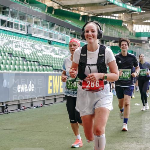 13.09.2026 - 21. swb-Marathon Bremen Michael Burmester http://msf.ph/oto/10475930 13.09.2026 13:16:46 Laufen im Stadion 134, 143, 153, 231, 263, 267, 271, 449, 588, 598, 612, 653, 990, 1057, 1185, 1312, 1424, 1425, 1465, 1539, 1790, 1813, 1825, 1874, 1987, 2013, 2067, 2096, 2218, 2259, 2351, 2363, 2381, 2385, 2386, 2389, 2419, 2468, 2532, 2550, 2562, 2579, 2586, 2655, 2664, 2667, 2678, 2698, 2778, 2783, 2797, 2799, 2821, 2846, 2859, 2874, 2974, 2984, 2996, 3001, 3075, 3104, 3133, 3157, 3165, 3185, 3195, 3213, 3237, 3265, 3314, 3331, 3366, 3382, 3387, 3431, 3479, 3486, 3501, 3506, 3512 meine-sportfotos.de