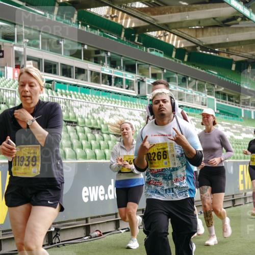 13.09.2026 - 21. swb-Marathon Bremen Michael Burmester http://msf.ph/oto/10475966 13.09.2026 10:39:07 Laufen im Stadion 10090, 10091, 10135, 10138, 10139, 10168, 10188, 10190, 10204, 10205, 10217, 10229, 10234, 10238, 10259, 10260, 10279, 10280, 10283, 10305, 10314, 10360, 10363, 10364, 10370, 10375, 10376, 10378, 10404, 10432, 10457, 10465, 10469, 10484, 10488, 10493, 10501, 10505, 10510, 10511, 10526, 10556, 10576, 10580, 10595, 10609, 10616, 10619, 10630, 10645, 10654, 10660, 10661, 10662, 10664, 10681, 10682, 10686, 10695, 10697, 10712, 10737, 10743, 10802, 10823 meine-sportfotos.de