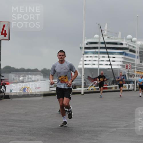 13.09.2026 - Kiel Lauf Andreas Tolksdorf http://msf.ph/oto/10476072 13.09.2026 11:48:37 Kiellinie 2926, 4, 3, 1, 39, 7424 meine-sportfotos.de