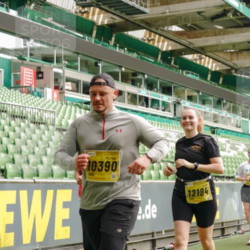 13.09.2026 - 21. swb-Marathon Bremen Michael Burmester http://msf.ph/oto/10476181 13.09.2026 10:39:12 Laufen im Stadion 10135, 10138, 10139, 10168, 10188, 10190, 10204, 10205, 10217, 10229, 10234, 10238, 10259, 10260, 10279, 10280, 10305, 10314, 10360, 10363, 10364, 10370, 10375, 10376, 10378, 10404, 10432, 10457, 10465, 10469, 10484, 10493, 10501, 10505, 10510, 10511, 10526, 10556, 10576, 10580, 10595, 10609, 10616, 10619, 10630, 10645, 10654, 10660, 10661, 10662, 10664, 10681, 10682, 10686, 10695, 10697, 10712, 10737, 10743, 10802, 10823 meine-sportfotos.de