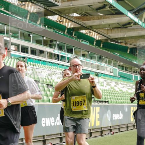 13.09.2026 - 21. swb-Marathon Bremen Michael Burmester http://msf.ph/oto/10476292 13.09.2026 10:39:15 Laufen im Stadion 10135, 10138, 10139, 10168, 10188, 10190, 10204, 10205, 10217, 10229, 10234, 10238, 10259, 10260, 10279, 10280, 10305, 10314, 10360, 10363, 10364, 10370, 10375, 10376, 10378, 10386, 10404, 10432, 10457, 10465, 10469, 10484, 10493, 10501, 10505, 10510, 10511, 10526, 10556, 10576, 10580, 10595, 10599, 10609, 10616, 10619, 10630, 10645, 10654, 10660, 10661, 10662, 10664, 10681, 10682, 10686, 10695, 10697, 10712, 10737, 10743, 10802, 10823 meine-sportfotos.de