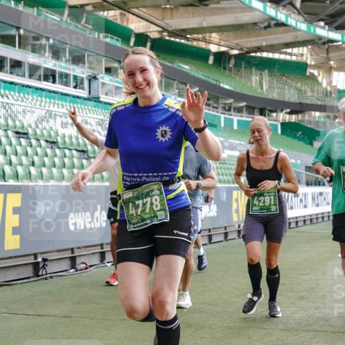 13.09.2026 - 21. swb-Marathon Bremen Michael Burmester http://msf.ph/oto/10476448 13.09.2026 13:16:59 Laufen im Stadion 134, 143, 153, 231, 267, 271, 449, 588, 598, 612, 653, 990, 1057, 1185, 1312, 1424, 1425, 1465, 1539, 1790, 1813, 1825, 1874, 1987, 2013, 2067, 2096, 2218, 2259, 2351, 2363, 2381, 2389, 2419, 2468, 2532, 2550, 2562, 2579, 2586, 2601, 2647, 2655, 2664, 2678, 2698, 2778, 2797, 2799, 2821, 2846, 2974, 2984, 2996, 3001, 3075, 3104, 3133, 3165, 3180, 3195, 3213, 3237, 3265, 3314, 3331, 3337, 3366, 3382, 3387, 3421, 3431, 3479, 3486, 3501, 3506, 3512, 3548 meine-sportfotos.de