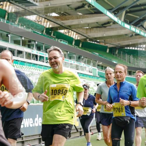 13.09.2026 - 21. swb-Marathon Bremen Michael Burmester http://msf.ph/oto/10476615 13.09.2026 10:39:26 Laufen im Stadion 10135, 10138, 10139, 10156, 10168, 10169, 10188, 10190, 10204, 10205, 10217, 10229, 10234, 10238, 10259, 10260, 10279, 10280, 10305, 10314, 10360, 10363, 10364, 10378, 10386, 10404, 10457, 10465, 10469, 10484, 10493, 10501, 10505, 10510, 10511, 10526, 10556, 10570, 10576, 10580, 10595, 10599, 10609, 10616, 10619, 10630, 10645, 10653, 10660, 10661, 10662, 10664, 10681, 10682, 10686, 10695, 10696, 10697, 10712, 10737, 10743, 10751, 10802, 10823 meine-sportfotos.de