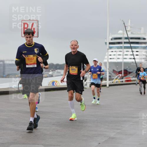 13.09.2026 - Kiel Lauf Andreas Tolksdorf http://msf.ph/oto/10476850 13.09.2026 11:49:50 Kiellinie 8157, 009, 5845, 6630, 3 meine-sportfotos.de