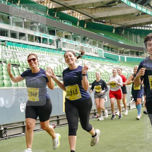 13.09.2026 - 21. swb-Marathon Bremen Michael Burmester http://msf.ph/oto/10477038 13.09.2026 10:39:39 Laufen im Stadion 10135, 10138, 10139, 10156, 10168, 10169, 10188, 10204, 10213, 10217, 10229, 10234, 10238, 10259, 10260, 10279, 10280, 10299, 10314, 10321, 10360, 10363, 10364, 10378, 10386, 10404, 10406, 10417, 10435, 10457, 10469, 10484, 10493, 10501, 10505, 10510, 10511, 10526, 10556, 10570, 10576, 10580, 10595, 10599, 10609, 10616, 10619, 10630, 10645, 10653, 10660, 10661, 10662, 10664, 10681, 10682, 10686, 10695, 10696, 10697, 10712, 10737, 10743, 10751, 10802 meine-sportfotos.de