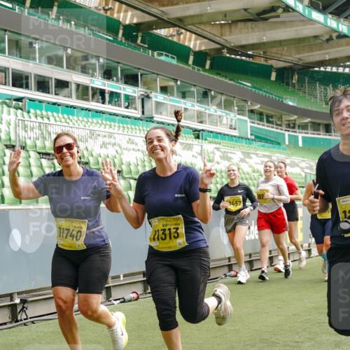 13.09.2026 - 21. swb-Marathon Bremen Michael Burmester http://msf.ph/oto/10477050 13.09.2026 10:39:39 Laufen im Stadion 10135, 10138, 10139, 10156, 10168, 10169, 10188, 10204, 10213, 10217, 10229, 10234, 10238, 10259, 10260, 10279, 10280, 10299, 10314, 10321, 10360, 10363, 10364, 10378, 10386, 10404, 10406, 10417, 10435, 10457, 10469, 10484, 10493, 10501, 10505, 10510, 10511, 10526, 10556, 10570, 10576, 10580, 10595, 10599, 10609, 10616, 10619, 10630, 10645, 10653, 10660, 10661, 10662, 10664, 10681, 10682, 10686, 10695, 10696, 10697, 10712, 10737, 10743, 10751, 10802 meine-sportfotos.de