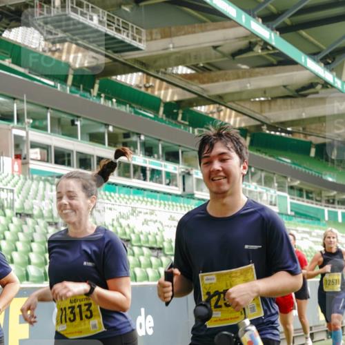 13.09.2026 - 21. swb-Marathon Bremen Michael Burmester http://msf.ph/oto/10477082 13.09.2026 10:39:40 Laufen im Stadion 10135, 10138, 10139, 10156, 10168, 10169, 10188, 10204, 10213, 10217, 10229, 10234, 10238, 10259, 10260, 10279, 10280, 10299, 10314, 10321, 10360, 10363, 10364, 10378, 10386, 10404, 10406, 10417, 10435, 10457, 10469, 10484, 10493, 10501, 10505, 10510, 10511, 10526, 10556, 10570, 10576, 10580, 10595, 10599, 10609, 10616, 10619, 10630, 10645, 10653, 10660, 10661, 10662, 10664, 10681, 10682, 10686, 10695, 10696, 10697, 10712, 10737, 10743, 10751, 10802 meine-sportfotos.de
