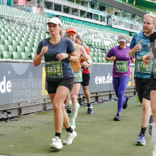 13.09.2026 - 21. swb-Marathon Bremen Michael Burmester http://msf.ph/oto/10477157 13.09.2026 13:17:21 Laufen im Stadion 134, 153, 231, 267, 271, 311, 404, 449, 588, 612, 653, 732, 753, 837, 990, 1057, 1185, 1312, 1424, 1425, 1465, 1539, 1790, 1813, 1825, 1844, 1868, 1987, 2056, 2067, 2096, 2259, 2351, 2357, 2358, 2363, 2381, 2389, 2419, 2532, 2550, 2562, 2579, 2586, 2601, 2647, 2655, 2664, 2678, 2698, 2778, 2797, 2799, 2821, 2846, 2880, 2893, 2974, 2984, 2996, 3104, 3133, 3146, 3180, 3195, 3210, 3213, 3314, 3331, 3337, 3366, 3387, 3421, 3431, 3476, 3479, 3501, 3506, 3512, 3537, 3548, 3633, 3654 meine-sportfotos.de
