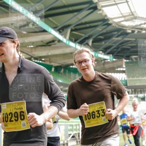 13.09.2026 - 21. swb-Marathon Bremen Michael Burmester http://msf.ph/oto/10477185 13.09.2026 10:39:43 Laufen im Stadion 10135, 10138, 10139, 10156, 10168, 10169, 10188, 10204, 10213, 10217, 10229, 10234, 10238, 10259, 10260, 10279, 10280, 10299, 10314, 10321, 10360, 10363, 10364, 10378, 10386, 10404, 10406, 10417, 10435, 10457, 10469, 10484, 10493, 10501, 10505, 10510, 10511, 10526, 10556, 10570, 10576, 10580, 10582, 10595, 10599, 10609, 10616, 10619, 10630, 10645, 10653, 10660, 10661, 10662, 10664, 10681, 10682, 10686, 10695, 10696, 10697, 10712, 10737, 10743, 10751 meine-sportfotos.de
