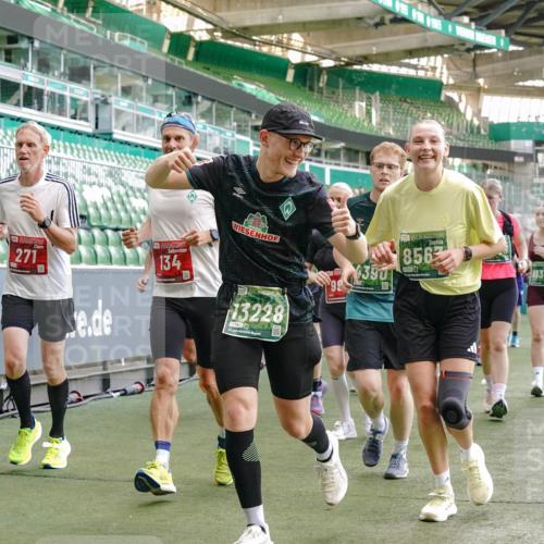 13.09.2026 - 21. swb-Marathon Bremen Michael Burmester http://msf.ph/oto/10477201 13.09.2026 13:17:22 Laufen im Stadion 134, 153, 231, 267, 271, 311, 404, 449, 588, 612, 732, 753, 837, 990, 1057, 1185, 1312, 1424, 1425, 1465, 1539, 1790, 1813, 1825, 1844, 1868, 1987, 2056, 2067, 2096, 2259, 2351, 2357, 2358, 2363, 2381, 2389, 2419, 2532, 2550, 2562, 2579, 2586, 2601, 2647, 2655, 2664, 2678, 2698, 2778, 2797, 2799, 2821, 2846, 2880, 2893, 2974, 2984, 2996, 3104, 3133, 3146, 3180, 3195, 3210, 3213, 3314, 3331, 3337, 3366, 3387, 3421, 3431, 3476, 3479, 3501, 3506, 3537, 3548, 3633, 3654 meine-sportfotos.de