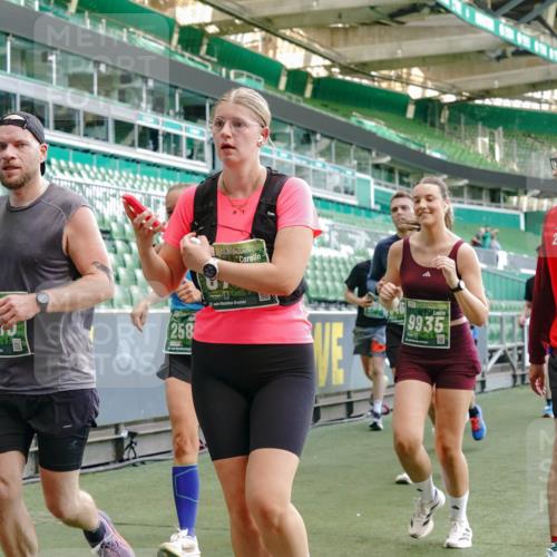13.09.2026 - 21. swb-Marathon Bremen Michael Burmester http://msf.ph/oto/10477324 13.09.2026 13:17:25 Laufen im Stadion 134, 153, 231, 267, 271, 311, 404, 449, 588, 732, 753, 837, 990, 1057, 1185, 1312, 1424, 1425, 1465, 1539, 1790, 1813, 1825, 1844, 1868, 1987, 2056, 2067, 2096, 2259, 2351, 2357, 2358, 2363, 2381, 2389, 2419, 2532, 2550, 2562, 2579, 2586, 2601, 2647, 2655, 2664, 2698, 2778, 2797, 2799, 2821, 2846, 2849, 2880, 2893, 2974, 2984, 2996, 3104, 3133, 3146, 3180, 3195, 3210, 3213, 3314, 3331, 3337, 3366, 3387, 3421, 3431, 3476, 3479, 3501, 3506, 3537, 3548, 3633, 3654 meine-sportfotos.de