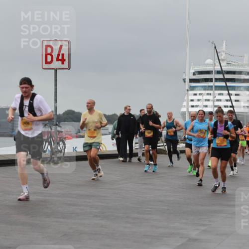 13.09.2026 - Kiel Lauf Andreas Tolksdorf http://msf.ph/oto/10477549 13.09.2026 11:50:42 Kiellinie 2458, 4, 7037, 1548, 3888, 7626, 3, 3371 meine-sportfotos.de