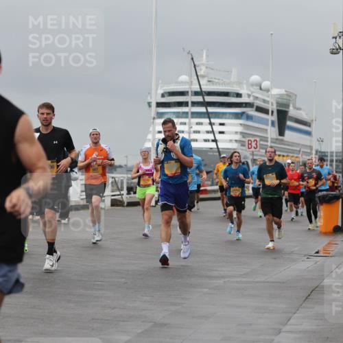 13.09.2026 - Kiel Lauf Andreas Tolksdorf http://msf.ph/oto/10477638 13.09.2026 11:50:46 Kiellinie 7038, 06, 997, 11735, 3 meine-sportfotos.de
