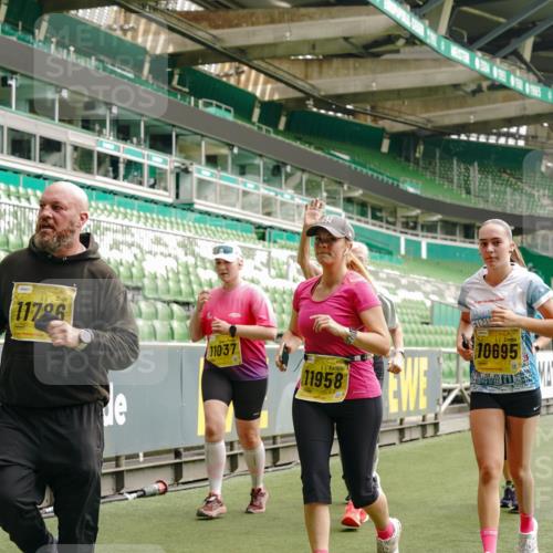13.09.2026 - 21. swb-Marathon Bremen Michael Burmester http://msf.ph/oto/10477639 13.09.2026 10:40:01 Laufen im Stadion 10135, 10138, 10139, 10156, 10169, 10204, 10213, 10217, 10229, 10234, 10238, 10259, 10260, 10279, 10280, 10299, 10314, 10321, 10354, 10360, 10363, 10364, 10378, 10386, 10404, 10406, 10417, 10424, 10435, 10455, 10457, 10469, 10484, 10493, 10501, 10505, 10510, 10511, 10556, 10570, 10576, 10580, 10582, 10595, 10599, 10609, 10611, 10616, 10619, 10630, 10653, 10660, 10662, 10664, 10686, 10694, 10696, 10712, 10737, 10743, 10751 meine-sportfotos.de