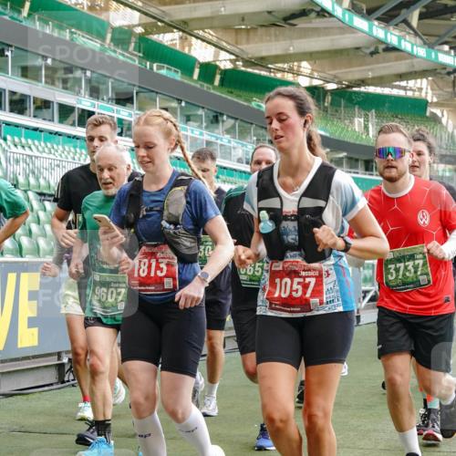 13.09.2026 - 21. swb-Marathon Bremen Michael Burmester http://msf.ph/oto/10477757 13.09.2026 13:17:36 Laufen im Stadion 134, 153, 231, 267, 271, 311, 404, 449, 546, 588, 732, 753, 837, 990, 1057, 1185, 1312, 1424, 1425, 1465, 1539, 1790, 1813, 1825, 1844, 1868, 1987, 2056, 2067, 2096, 2123, 2259, 2351, 2357, 2358, 2363, 2381, 2389, 2419, 2532, 2550, 2562, 2579, 2586, 2601, 2614, 2647, 2655, 2778, 2797, 2799, 2821, 2849, 2880, 2893, 2974, 2984, 2996, 2999, 3100, 3104, 3146, 3180, 3195, 3210, 3213, 3314, 3337, 3366, 3387, 3421, 3431, 3476, 3479, 3501, 3506, 3537, 3548, 3633, 3654, 3740 meine-sportfotos.de