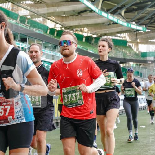 13.09.2026 - 21. swb-Marathon Bremen Michael Burmester http://msf.ph/oto/10477791 13.09.2026 13:17:37 Laufen im Stadion 134, 153, 231, 267, 271, 311, 404, 449, 546, 588, 732, 753, 837, 990, 1057, 1185, 1312, 1424, 1425, 1465, 1539, 1790, 1813, 1825, 1844, 1868, 1987, 2056, 2067, 2096, 2123, 2259, 2351, 2357, 2358, 2363, 2381, 2389, 2419, 2532, 2550, 2562, 2579, 2586, 2601, 2614, 2647, 2655, 2778, 2797, 2799, 2821, 2849, 2857, 2880, 2893, 2974, 2984, 2996, 2999, 3100, 3104, 3146, 3180, 3195, 3210, 3213, 3314, 3337, 3366, 3387, 3421, 3431, 3476, 3479, 3501, 3506, 3537, 3548, 3633, 3654, 3740 meine-sportfotos.de