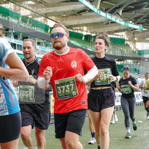 13.09.2026 - 21. swb-Marathon Bremen Michael Burmester http://msf.ph/oto/10477800 13.09.2026 13:17:37 Laufen im Stadion 134, 153, 231, 267, 271, 311, 404, 449, 546, 588, 732, 753, 837, 990, 1057, 1185, 1312, 1424, 1425, 1465, 1539, 1790, 1813, 1825, 1844, 1868, 1987, 2056, 2067, 2096, 2123, 2259, 2351, 2357, 2358, 2363, 2381, 2389, 2419, 2532, 2550, 2562, 2579, 2586, 2601, 2614, 2647, 2655, 2778, 2797, 2799, 2821, 2849, 2857, 2880, 2893, 2974, 2984, 2996, 2999, 3100, 3104, 3146, 3180, 3195, 3210, 3213, 3314, 3337, 3366, 3387, 3421, 3431, 3476, 3479, 3501, 3506, 3537, 3548, 3633, 3654, 3740 meine-sportfotos.de