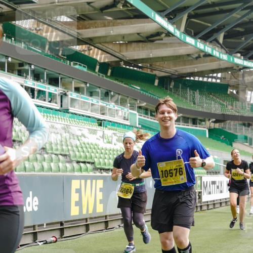13.09.2026 - 21. swb-Marathon Bremen Michael Burmester http://msf.ph/oto/10477816 13.09.2026 10:40:05 Laufen im Stadion 10135, 10138, 10139, 10156, 10169, 10204, 10213, 10217, 10229, 10234, 10238, 10279, 10280, 10299, 10314, 10321, 10354, 10360, 10363, 10364, 10378, 10386, 10404, 10406, 10417, 10424, 10435, 10455, 10457, 10469, 10484, 10493, 10501, 10505, 10510, 10511, 10545, 10556, 10570, 10576, 10580, 10582, 10595, 10599, 10609, 10611, 10616, 10619, 10630, 10653, 10660, 10662, 10664, 10686, 10694, 10696, 10712, 10737, 10743, 10751 meine-sportfotos.de