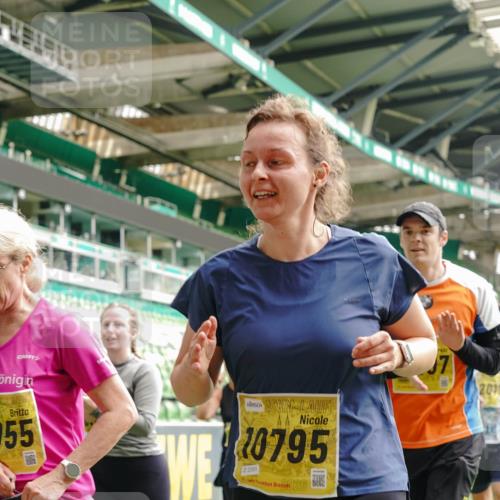 13.09.2026 - 21. swb-Marathon Bremen Michael Burmester http://msf.ph/oto/10478326 13.09.2026 10:40:21 Laufen im Stadion 10135, 10138, 10139, 10155, 10156, 10169, 10204, 10213, 10217, 10229, 10234, 10238, 10279, 10280, 10299, 10313, 10314, 10321, 10354, 10360, 10363, 10364, 10378, 10386, 10404, 10406, 10417, 10424, 10435, 10455, 10457, 10469, 10483, 10484, 10493, 10501, 10505, 10510, 10511, 10545, 10556, 10570, 10576, 10580, 10582, 10586, 10595, 10599, 10609, 10611, 10616, 10619, 10653, 10660, 10662, 10664, 10686, 10694, 10696, 10706, 10712, 10737, 10743, 10751, 10766 meine-sportfotos.de