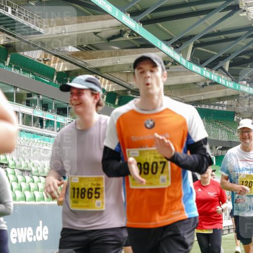 13.09.2026 - 21. swb-Marathon Bremen Michael Burmester http://msf.ph/oto/10478334 13.09.2026 10:40:21 Laufen im Stadion 10135, 10138, 10139, 10155, 10156, 10169, 10204, 10213, 10217, 10229, 10234, 10238, 10279, 10280, 10299, 10313, 10314, 10321, 10354, 10360, 10363, 10364, 10378, 10386, 10404, 10406, 10417, 10424, 10435, 10455, 10457, 10469, 10483, 10484, 10493, 10501, 10505, 10510, 10511, 10545, 10556, 10570, 10576, 10580, 10582, 10586, 10595, 10599, 10609, 10611, 10616, 10619, 10653, 10660, 10662, 10664, 10686, 10694, 10696, 10706, 10712, 10737, 10743, 10751, 10766 meine-sportfotos.de
