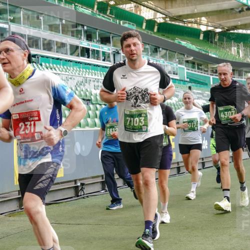 13.09.2026 - 21. swb-Marathon Bremen Michael Burmester http://msf.ph/oto/10478408 13.09.2026 13:17:56 Laufen im Stadion 134, 153, 267, 271, 311, 404, 449, 486, 546, 588, 732, 753, 837, 990, 1057, 1424, 1425, 1790, 1813, 1825, 1844, 1868, 1987, 2056, 2067, 2096, 2123, 2137, 2259, 2294, 2357, 2358, 2381, 2389, 2419, 2453, 2532, 2550, 2562, 2586, 2601, 2614, 2647, 2655, 2797, 2821, 2849, 2857, 2879, 2880, 2893, 2984, 2996, 2999, 3096, 3100, 3104, 3146, 3180, 3195, 3210, 3213, 3314, 3337, 3366, 3421, 3431, 3476, 3479, 3501, 3506, 3537, 3548, 3633, 3654, 3740, 3879, 4478 meine-sportfotos.de