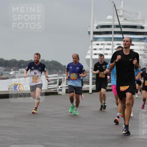 13.09.2026 - Kiel Lauf Andreas Tolksdorf http://msf.ph/oto/10478493 13.09.2026 11:51:52 Kiellinie 4, 3, 6155, 5301, 8980 meine-sportfotos.de